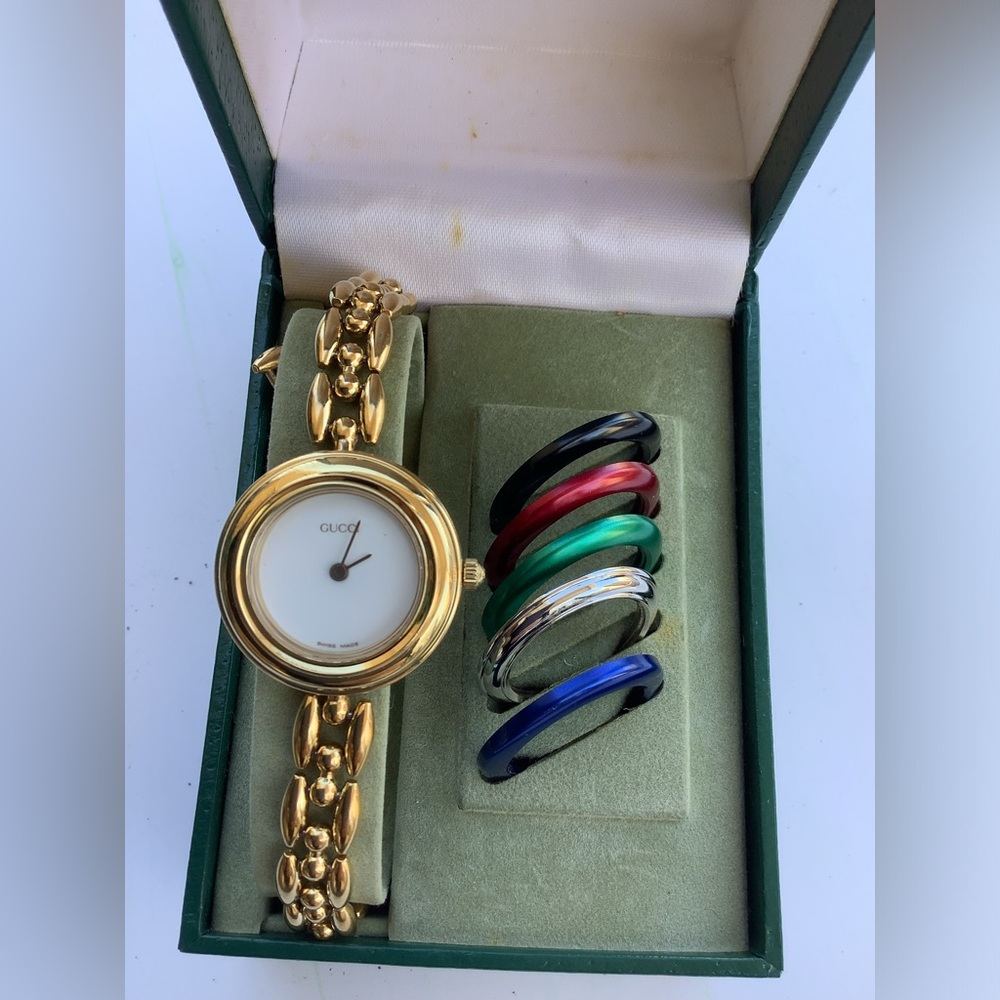 Gucci Gold Bracelet Watch with Interchangeable Colored Bezels🌺🌼🌸